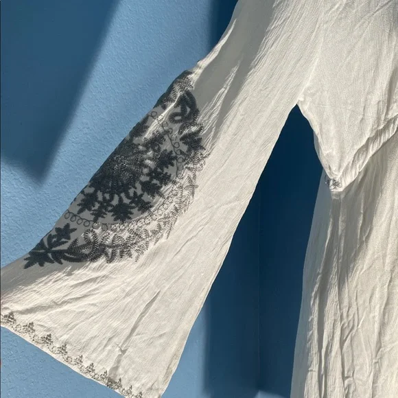 Elegant Long Sleeve White Dress with Gray Accents - Picture 3 of 7